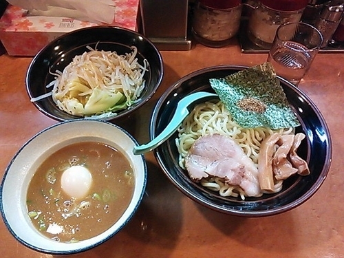 「濃厚豚骨つけ麺＋もやキャベ・味玉」@横浜家系ラーメン西荻家の写真