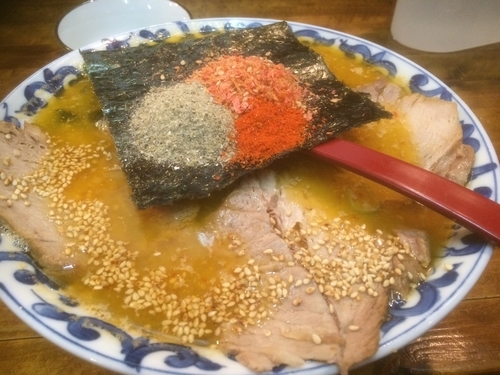 「魚辛味噌ラーメン」@らーめん 平凡くじら屋の写真