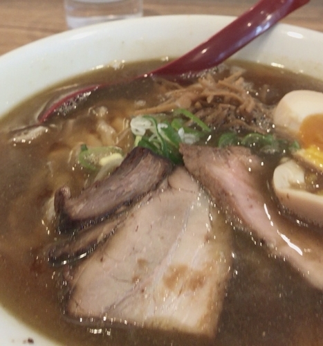「味玉煮干しラーメン（中盛り）」@麺や 七彩 八丁堀店の写真