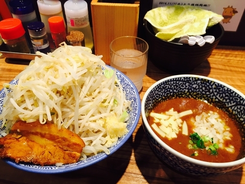 「カレーつけ麺（野菜増しにんにく少し、中盛）+味玉」@ラーメン燈郎の写真