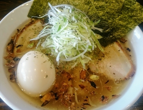 「焦がし牛塩らぁめん（限定）＋特製トッピング」@めん処 渚の写真