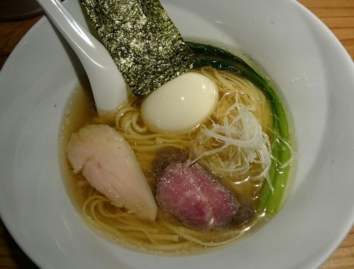 「【要の塩4月】塩そば＋こだわり卵の味玉」@麺処 篠はらの写真