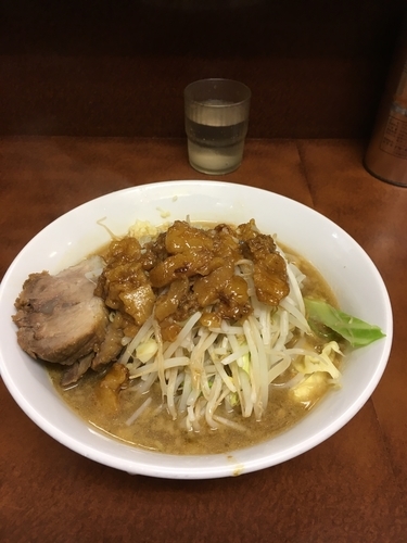 「小麺少なめニンニクアブラ」@ラーメン二郎 めじろ台法政大学前店の写真