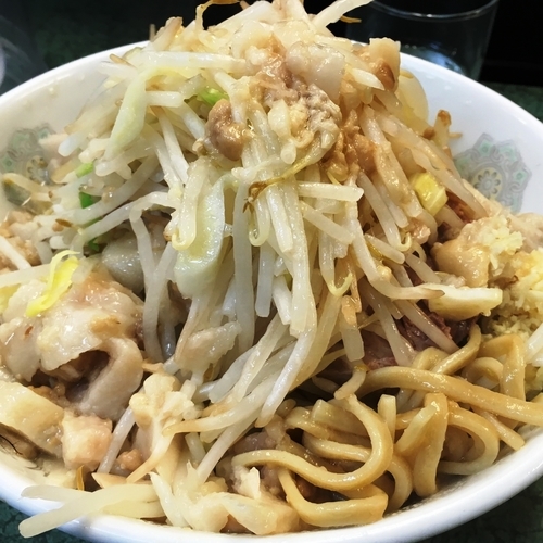 「ラーメン（野菜，背あぶら固まり，ニンニク）」@ラーメン二郎 新宿小滝橋通り店の写真