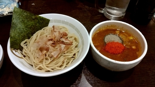 「辛醤つけ麺」@背脂煮干 丸め 新所沢店の写真