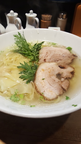 「本丸塩らー麺」@横濱元町 本丸亭 横浜店の写真