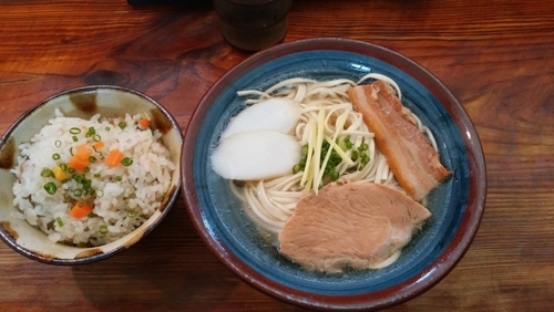「そば(中)＋ジューシー」@首里そばの写真