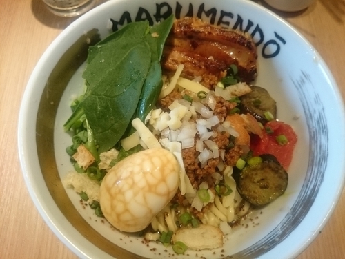 「【期間限定】混ぜ麺「飛燕・落合Special」＋サービスご飯」@○麺堂の写真