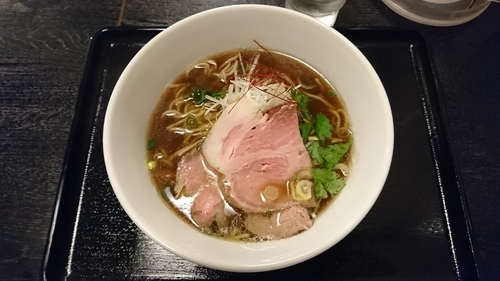 「鶏醤油ラーメン」@自家製麺 Rootsの写真