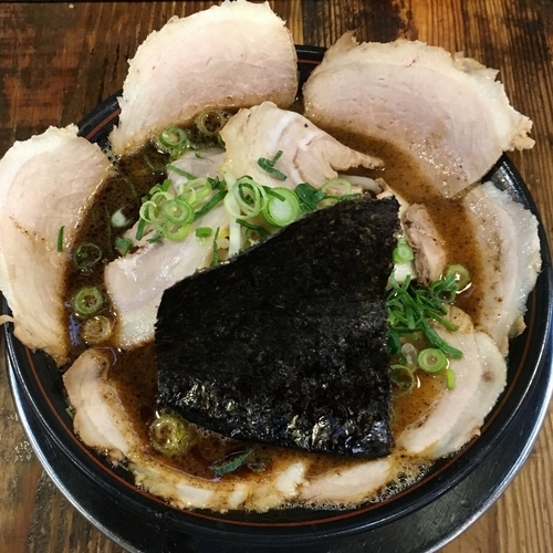 「呼び戻しブラック(750円)替チャーシュー(280円)」@久留米とんこつラーメン松山分校の写真