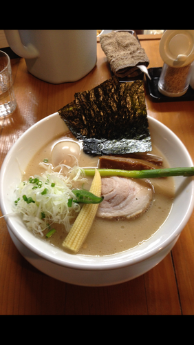 「特製豚白湯らーめん」@ろく月の写真