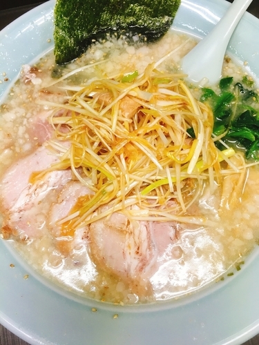 「塩ネギチャーシュー麺」@ラーメンショップ椿 ひたちなか店の写真
