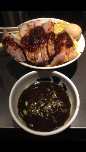 「厚切りローストポーク黒つけ麺」@麺屋武蔵 武骨相傳の写真