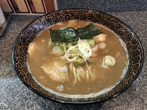 「煮魚出汁ラーメン」@つけめん 美豚 小作店の写真
