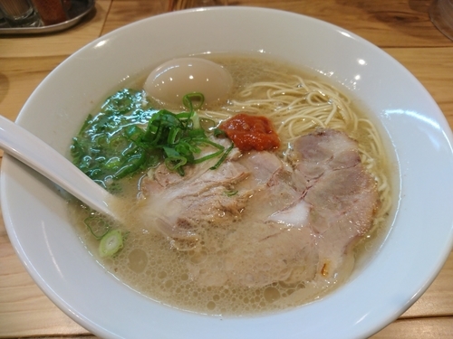 「【限定】サラリとした豚骨らーめん750円＋替え玉100円」@らーめん カッパハウスの写真