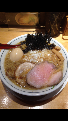 「得製背脂醤油らー麺」@焼きあご塩らー麺 たかはし 新宿本店の写真