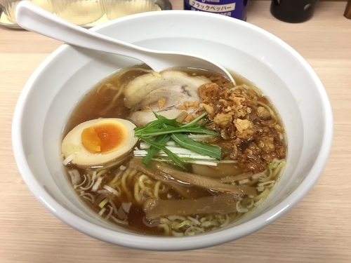 「醤油ラーメン 硬め 揚げオニオン」@めん屋 そら 江戸川中央店の写真