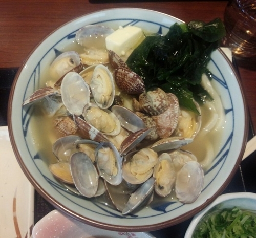 「あさりバターうどん（大）720円＆かしわ天140円」@丸亀製麺 山形店の写真