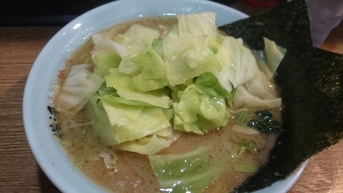 「らーめん(680円)+キャベツ(100円)」@いっぱち家の写真