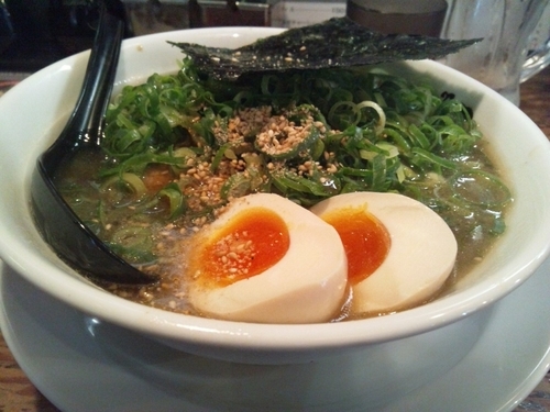 「青ねぎラーメン（880円）」@Y's Dining Barの写真