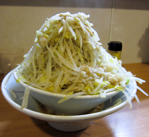 「禁断の果実 800円 + 豚増 150円（野菜も脂もマシマシ」@豚星。の写真