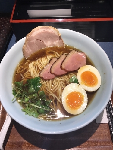 「にほんいち醤油そば 大盛り」@麺巧 潮の写真