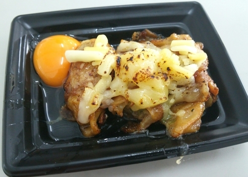 「【肉最強伝説】肉の爆弾　肉巻き餃子＋チーズ　600＋100円」@ギョーザ&半チャーハンFes．の写真