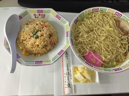 「半チャー飯ラーメン（800円）」@注受の写真