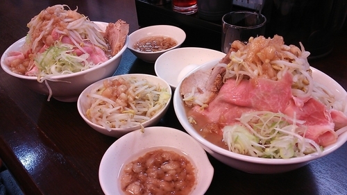 「ラーメン小＋ローストポーク（ヤサイ、アブラ）」@ラーメンどでん 大宮店の写真
