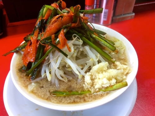 「ラーメン（730円）＋ニラキムチ（100円）」@豚男 -BUTAMEN-の写真