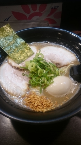 「味玉ラーメン＋替え玉＋小ライス」@ラーメンくれはの写真