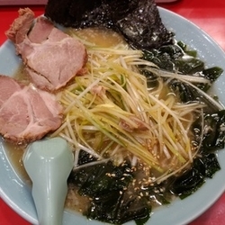 かいざんラーメン(＋ワカメ)
