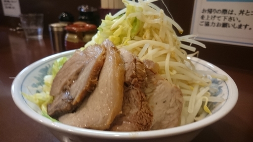 「豚ましラーメン、麺かた、ヤサイましまし、からめ」@らーめん陸の写真
