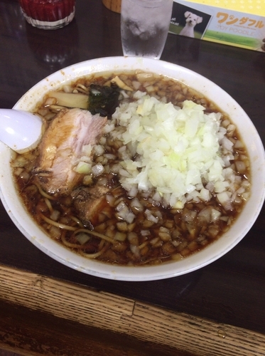 「ぐうらーめん650円＋玉ねぎ＋餃子」@ぐうらーめんの写真