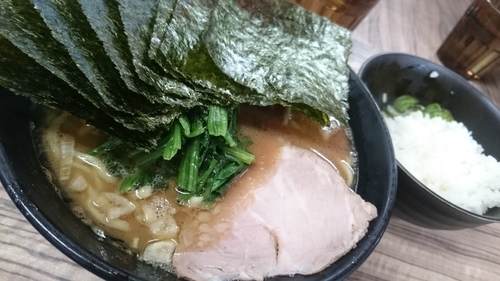 「ラーメン、海苔まし、無料ライス二杯」@武道家 龍の写真