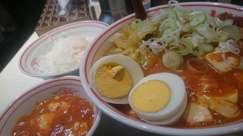 「五目定食(五目蒙古タンメン＋半ライス、麻婆豆腐)、麺大盛」@蒙古タンメン中本 品川店の写真