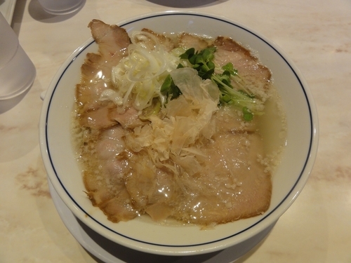 「塩チャーシューめん」@らーめん鱗 高槻店の写真