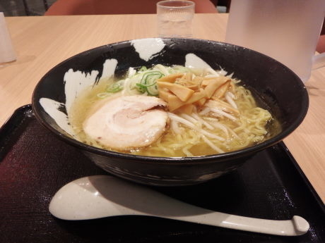 「塩ラーメン」@ラーメンダイニング 雪あかり ブルースカイダイニング店の写真