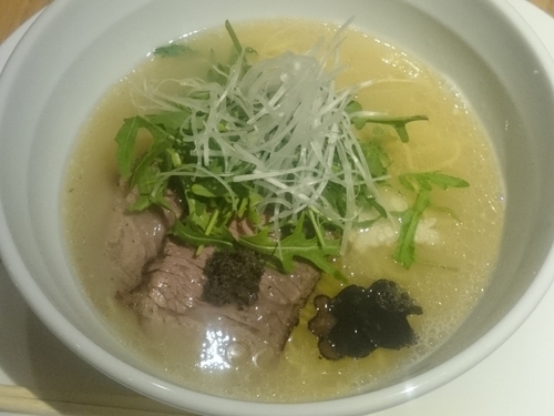 「鶏白湯塩ラーメン 黒トリュフ入 ￥1058」@Vegi & Cafeの写真