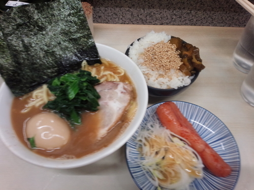 「ミニラーメン600円＋明太セット280円＋サービス味玉」@横浜ラーメン 町田家 町田本店の写真