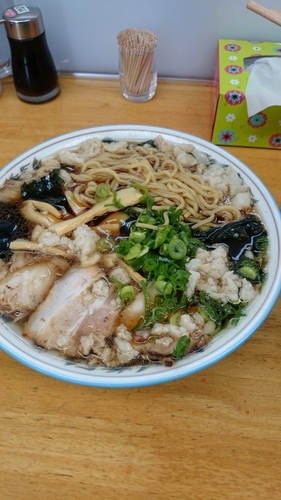 「ラーメン大盛わかめ入り ８５０円」@味よしの写真