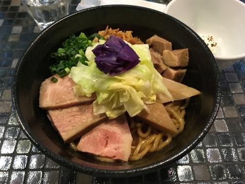 「肉入り油そば」@らーめん 五ノ神製作所の写真