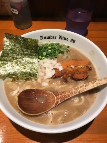 「濃厚らーめん800円+半ごはん50円」@麺Dining Number Nine 09の写真