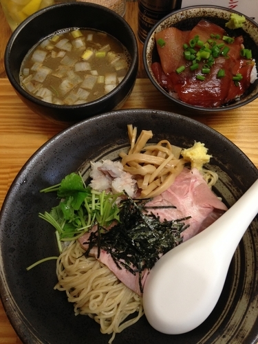 「【限定】まぐろつけそば＋まぐろ丼」@中華そば よしかわの写真