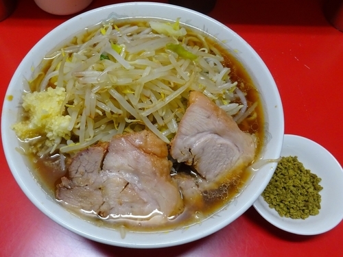 「小ラーメン＋ふりふりカレー　麺硬めヤサイニンニクカラメ」@ラーメン二郎 上野毛店の写真
