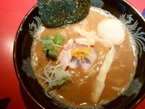 「濃厚醤油＋味玉」@らーめん・つけめん こてんぱんの写真