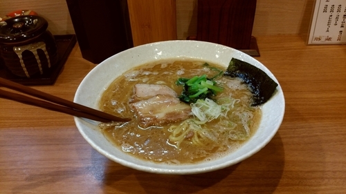 「豚骨醤油ラーメン中+替え玉」@豚蔵 せせらぎ通り店の写真