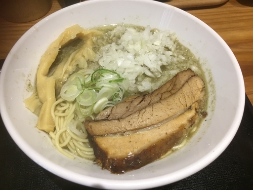 「煮干そば¥800+タマネギ¥100」@つけめん・らーめん・煮干そば 金狼の写真