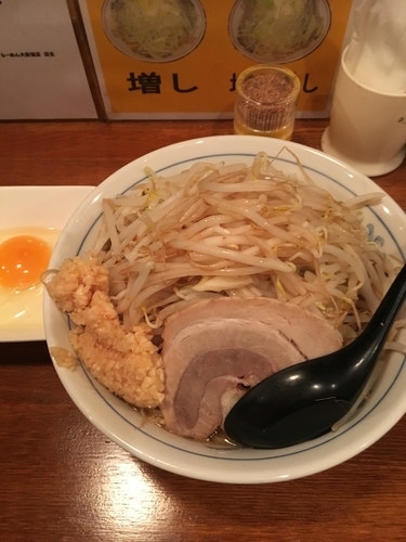 「ラーメン 醤油 +生卵」@ラーメン大 荻窪店の写真