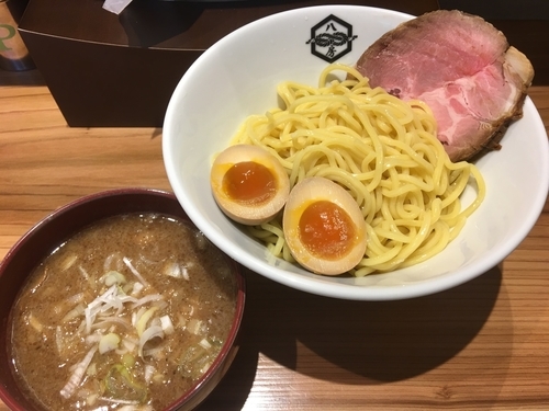 「豚骨つけ麺 890円 300g選択 味玉100円」@らーめん八房 神田本店の写真